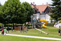 Spielplatz im Zentrum von Velden am Wörthersee • © alpintreff.de / christian schön