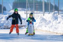 Eislaufspaß in St. Andrä im Lungau. • © Ferienregion Lungau