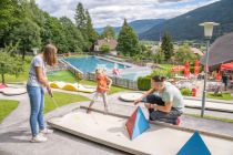 Das Freibad in St. Michael im Lungau - mit Minigolfplatz. • © Ferienregion Lungau