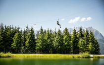 Mit dem Flying Fox über den See... ein Angebot des Hornparks. • © Kitzbüheler Alpen, Mirja Geh