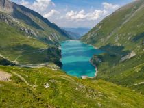 Stausee Wasserfallboden mit Limbergsperre. Darunter befindet sich das Krafthaus Kaprun Oberstufe. • © alpintreff.de / christian schön