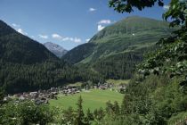 Das kleine Juwel am Talschluss: Die Gemeinde Steeg liegt direkt am Fuß des Arlbergs und ist die letzte der 14 Ortschaften im Tiroler Lechtal. • © Tiroler Lechtal /Gerhard Eisenschink