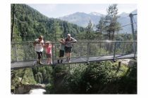 Die Hängebrücke am Stuibenfall. • © Ötztal Tourismus, Elias Holzknecht