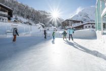 Eislaufen in Vent im Ötztal.  • © Ötztal Tourismus, Johannes Brunner