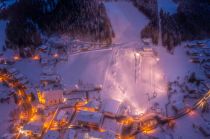 Der Night Snowpark "Jib Garden" in Waidring von oben.  • © Mike Jöbstl