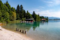 In Einsiedl, am westlichen Ufer des Walchensees und somit für Gäste aus Wallgau - Krün - Mittenwald am schnellsten zu erreichen ist dieser Bootsverleih am Walchensee. • © alpintreff.de - Christian Schön