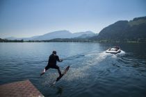 Wasserskifahren kannst Du ebenso üben am Walchsee wie E-Boot-fahren. • © Tourismusverband Kaiserwinkl