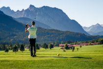 Schöner spielen auf dem Golfplatz in Wallgau. • © Alpenwelt Karwendel / Paul Wolf