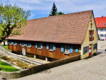Das ehemalige Kornhaus in Weiler-Simmerberg beherbergt heute ein Museum. • © Tourist-Information Weiler im Allgäu