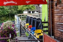 Die Rodel vom Alpine Coaster in Windischgarsten warten auf die nächsten Gäste. • © alpintreff.de - Christian Schön