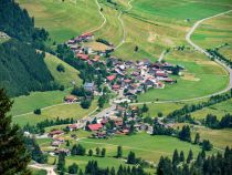 Blick auf Zöblen im Tannheimer Tal.  • © alpintreff.de - Christian Schön