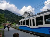 Zahnradbahn auf die Zugspitze - hier am Bahnhof Kreuzeck • © alpintreff.de / christian schön