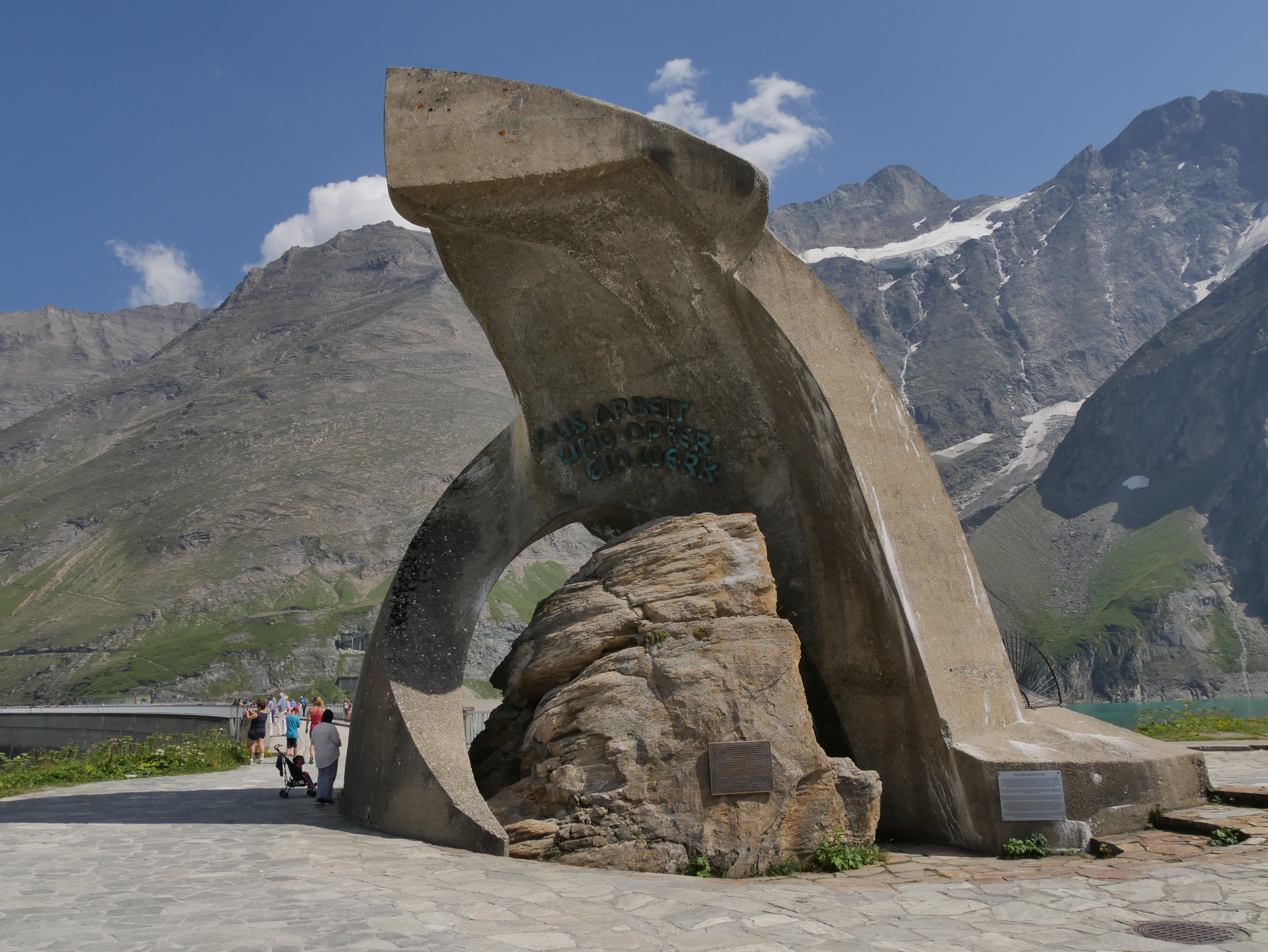 Denkmal der beim Bau gestorbenen Arbeiter an den Hochgebirgsstauseen Kaprun © Christian Schön