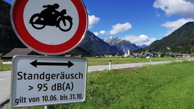 Auf bestimmten Strecken des Naturpark Lechtal/Österreich dürfen Motorräder mit hohen Standgeräuschen bis Ende Oktober 2020 nicht mehr fahren. // Foto: Lechtal Tourismus/Anja Ginther