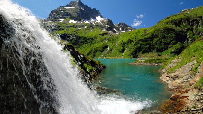 Der Kartellsee im Moostal südlich von St. Anton am Arlberg. Der Speichersee ist nicht nur wunderschön anzusehen, sondern hat eine elementare Funktion für die Stromversorgung der Region. // Foto: : TVB St. Anton am Arlberg/Wolfgang Burger