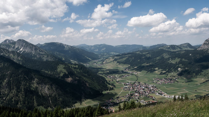 Derzeit ist nix mit schnellem Herbsturlaub zum Beispiel im Tannheimer Tal: Tirol ist Corona Risikogebiet.