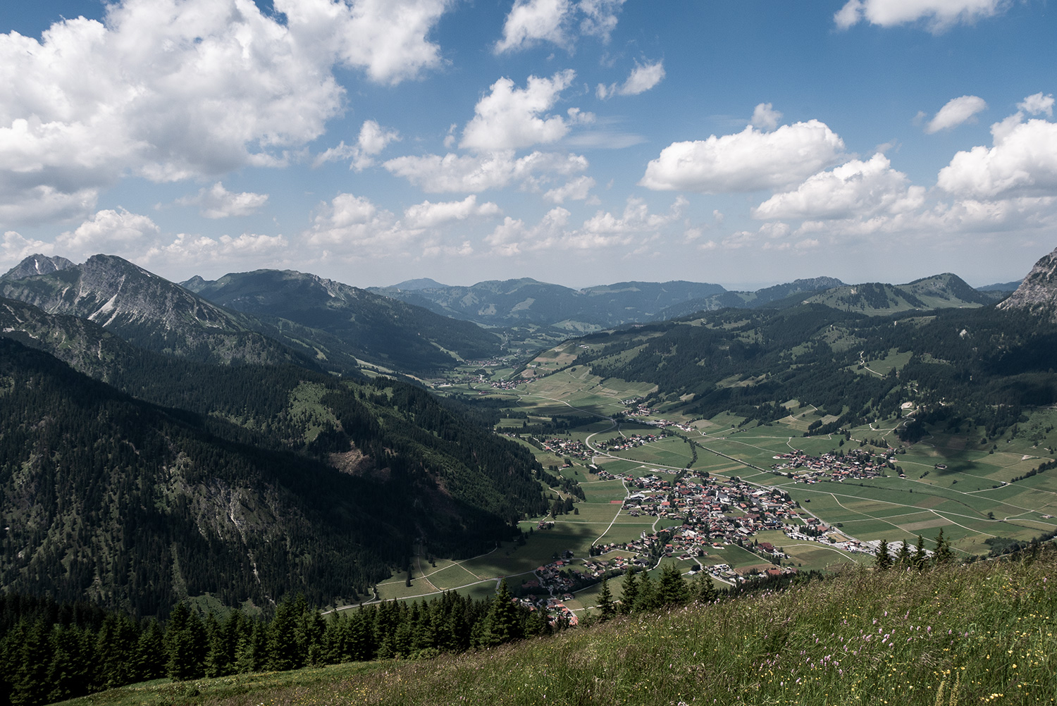 Derzeit ist nix mit schnellem Herbsturlaub zum Beispiel im Tannheimer Tal: Tirol ist Corona Risikogebiet.