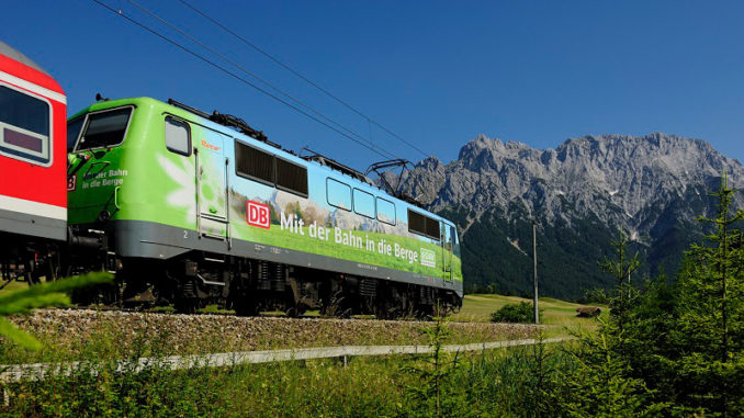 Mit der Bahn in die Berge. Bild: DAV / DB Regio