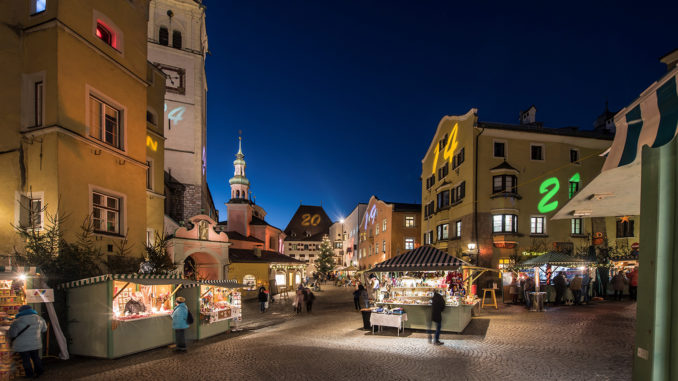 Dank eines neuen Standkonzepts kann der beliebte Haller Adventmarkt in Hall auch dieses Jahr stattfinden. // Foto: Gerhard Berger