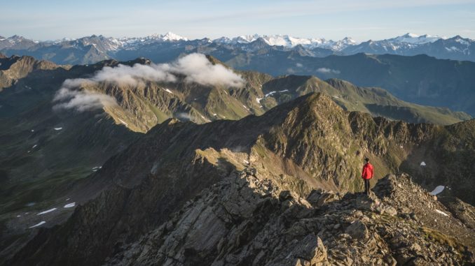 Das Land der Berge zwischen Nationalpark Hohe Tauern und Lienzer Dolomiten bietet unendlich viel Platz zum Durchatmen. // Foto:TVB Osttirol/Thomas Herdieckerhoff