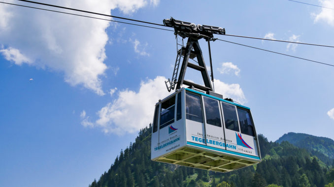 Die alten Kabinen der Tegelbergbahn sind mittlerweile Geschichte. Ab Frühsommer 2021 gibt es die neuen Gondeln. Bild: Christian Schön / alpintreff.de