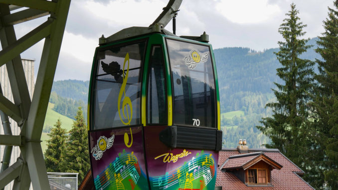 Hat ausgedient: Die alte Gondelbahn Flying Mozart aus den Jahren 1988 (Sek II) und 1993 (Sek. I) in Wagrain wird heuer durch eine moderne Anlage ersetzt. Bild: alpintreff.de / christian schön