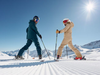 Herbstskilauf mit Aussicht am Stubaier Gletscher: 8. Oktober 2021 ist Saisonstart. Bild: Stubaier Gletscher / Andre Schönherr.