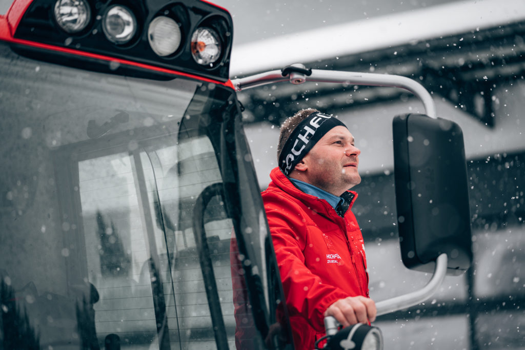 Vor jeder Fahrt analysieren Kai Ruppel und sein Hochfügener Pistenbully-Team erst die Bedingungen // Foto: Skiliftgesellschaft Hochfügen
