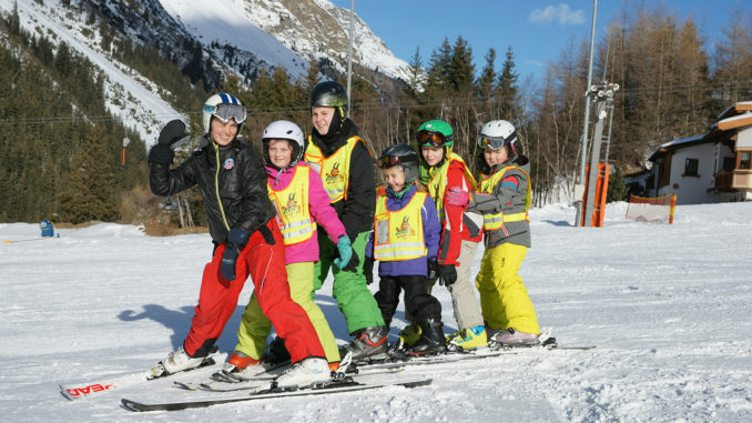 Gemeinsam skifahren lernen im Pitztal. // Foto: Club Alpin Pitztal