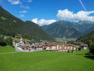 In Finkenberg im Zillertal zweigt es ab zum Zemmgrund, einem Teil des Naturparks Zillertaler Alpen. // Foto: alpintreff.de - Christian Schön