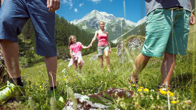 Familien fühlen sich pudelwohl in den Imster Bergen. // Foto: Imster Bergbahnen / Gerhard Berger