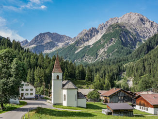 Das zur „Lebensspur Lech“ gehörige Auszeitdorf Pfafflar ist neben Bschlabs und Boden im Tiroler Lechtal/Österreich Schauplatz des neuen Kunst- und Kulturprojekts „medienfrische“ // Foto: Lechtal Tourismus