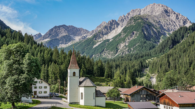 Das zur „Lebensspur Lech“ gehörige Auszeitdorf Pfafflar ist neben Bschlabs und Boden im Tiroler Lechtal/Österreich Schauplatz des neuen Kunst- und Kulturprojekts „medienfrische“ // Foto: Lechtal Tourismus