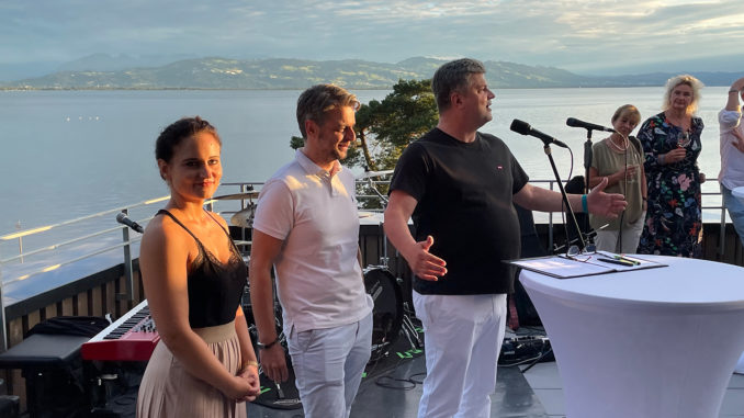 Betriebsleiterin Magdalena Teich, Geschäftsführer Michael Atassi und Investor Andreas Schauer blicken positiv auf das erste Jahr der Therme Lindau zurück. // Foto: Therme Lindau