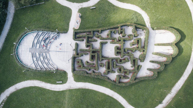 Im Labyrinth des ökologischen Fußabdrucks kann man seinen persönlichen Lebensstil erkunden und ihm auf die Spur kommen. // Foto: Nationalpark Gesäuse/Stefan Leitner