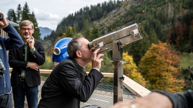 Einweihung der Gamsbeobachtungsstation am Riedbergpass durch Hubert Aiwanger, MdL, Bayerischer Staatsminister für Wirtschaft, Landesentwicklung und Energie. // Foto: Dominik Berchtold