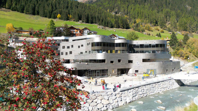 Fast fertig: Die neue Silvretta Therme in Ischgl. // Foto: Silvrettaseilbahn AG