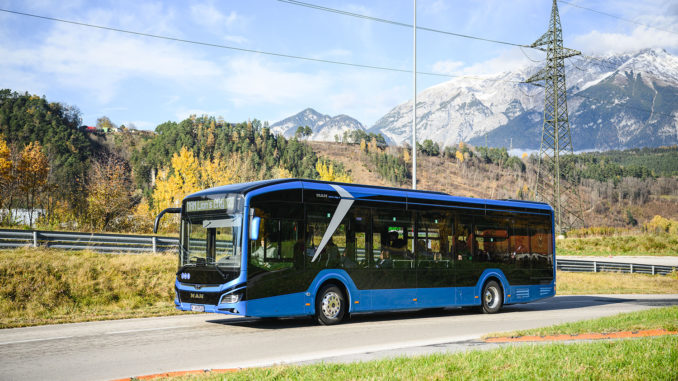 Im Januar 2023 werden vier MAN E-Busse in der Gletscherregion Tux-Finkenberg in Betrieb genommen. // Foto: Franz Oss