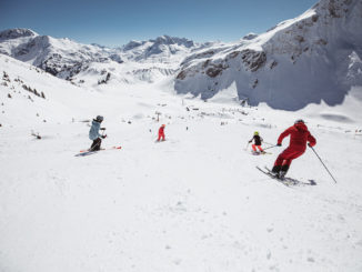 Frisch präparierte Pisten + Sonnenschein = perfekter Skitag. // Foto: TVB Warth-Schröcken