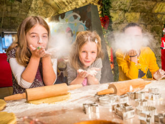 Die sieben Christkindlmärkte von "Advent in Tirol" bieten stimmungsvolle Rahmenprogramme wie z.B. eine "Weihnachtsbackstube" auf der Festung Kufstein. // Foto: Nikolaus Faistauer Photography