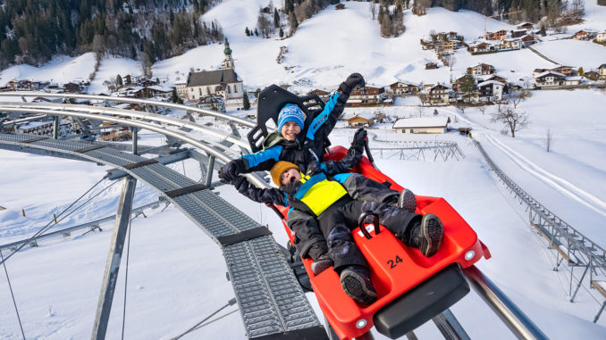 Bei einer Fahrt mit dem Drachenflitzer sind Glücksgefühle garantiert. // Foto: Wildschönau Tourismus, Dabernig