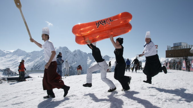 Bei der 12. Ski-WM der Gastronomie von Champagne Laurent-Perrier kämpfen Köche, Kellner und Co. auf Ski um den Weltmeistertitel. // Foto: TVB Ischgl – Paznaun