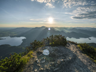 Ausblick vom Herzogstand: Der Lieblingsberg von König Ludwig II. // Foto: Tourist Information Kochel am See, Thomas Kujat