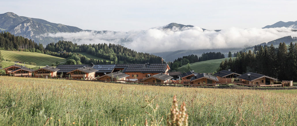 Inmitten unberührter Landschaft sind die Chalets Ausgangspunkt für einen aktiven Urlaub und gleichzeitig idyllischer Rückzugsort. // Foto: Shoot & Style