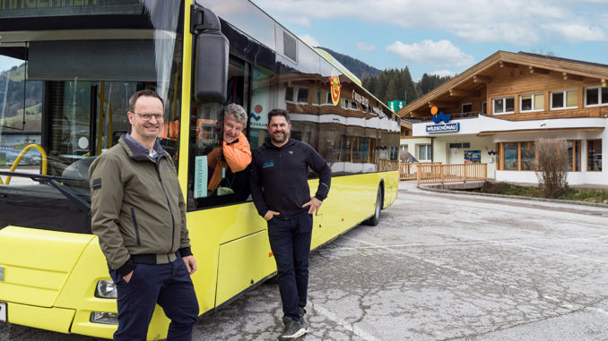 v. li. TVB GF Michael Mairhofer, Busbetreiber Bartl Stadler, TVB Obmann Christoph Brugger © Wildschönau Tourismus H. Dabernig