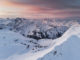 Auf den alpinen Winterwanderwegen in Oberstdorf genießen Wanderer eine tief verschneite Berglandschaft. // Foto: Tourismus Oberstdorf, Eren Karaman