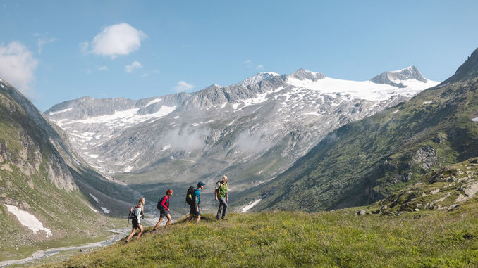 Der Gletscherweg Innergschlöss führt von Matrei/Osttirol aus durch die Kernzone des Nationalparks Hohe Tauern bis zum eindrucksvollen Talschluss der österreichischen Ostalpen, dem Gschlösstal. // Foto: TVB Osttirol/Mathäus Gartner
