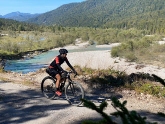 Bei den neuen Graveltouren geht es u. a. an der Isar entlang. // Foto: Axel Hallbauer