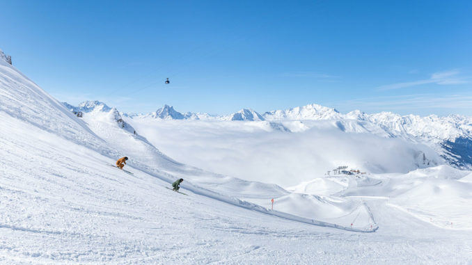 Skifahren in St. Anton am Arlberg. // Foto: TVB St. Anton am Arlberg, Lucas Tiefenthaler