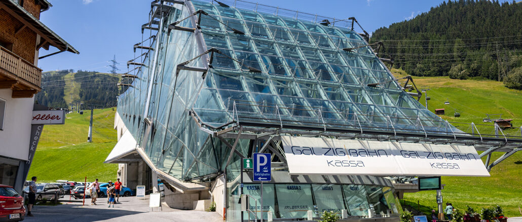 Hochmodern und mit Riesenrad: Der faszinierende Neubau der Galzigbahn vor 20 Jahren - Bild: Christian Schön